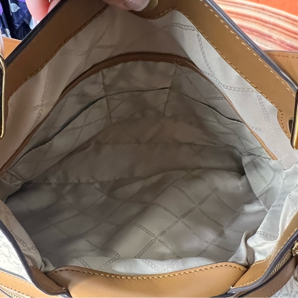 Michael Kors Signature Coated Canvas And Leather Raven Shoulder Bag, like new - Picture 16 of 17